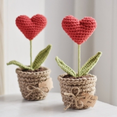 Valentines Day Red Heart Plant in a Pot amigurumi by FireflyCrochet